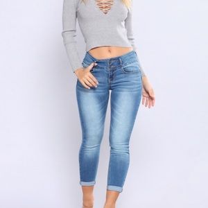 NWOT medium wash skinny jeans